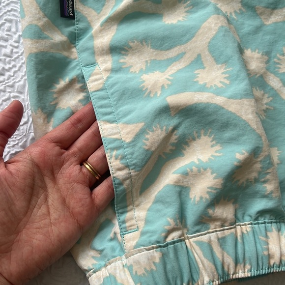 Patagonia NWT Woman’s Barely Baggies Shorts Size XL - Picture 6 of 8